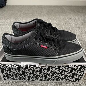 Vans Chukka Low Sneakers Skate Surf Men’s Shoes Size 11 EUR 44.5 Zumiez